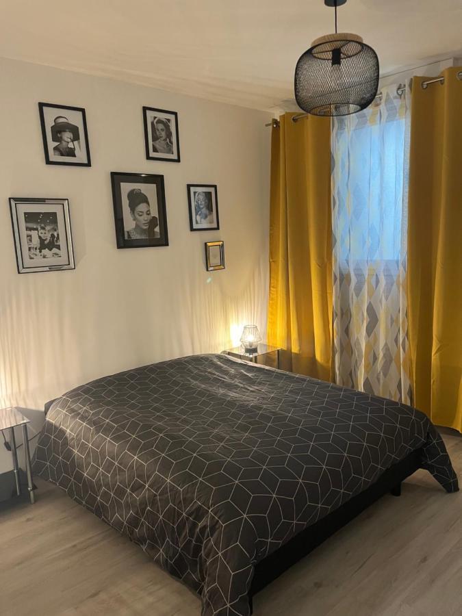 Ferienwohnung Le Mendes Évron Exterior foto
