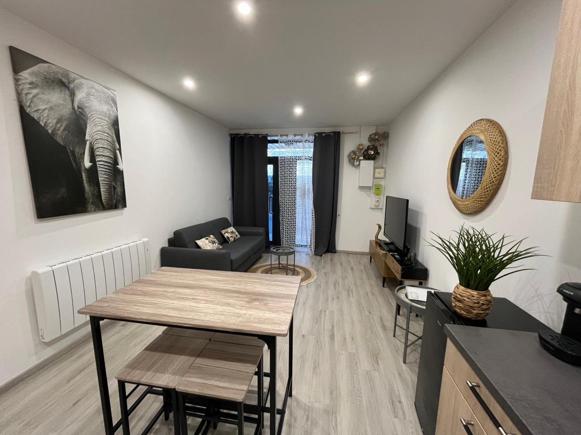 Ferienwohnung Le Mendes Évron Exterior foto