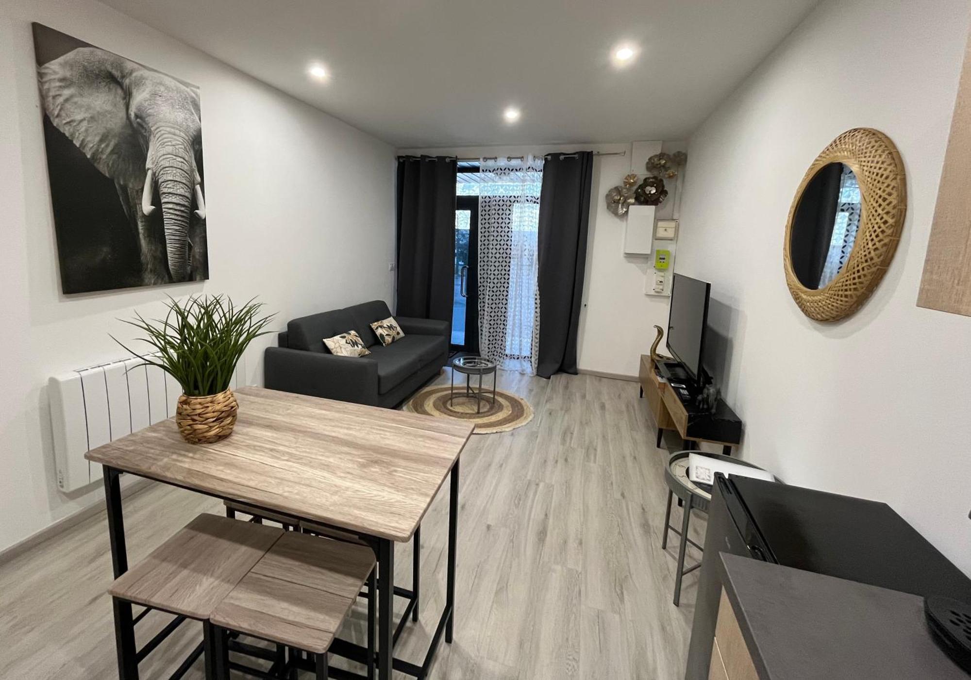 Ferienwohnung Le Mendes Évron Exterior foto